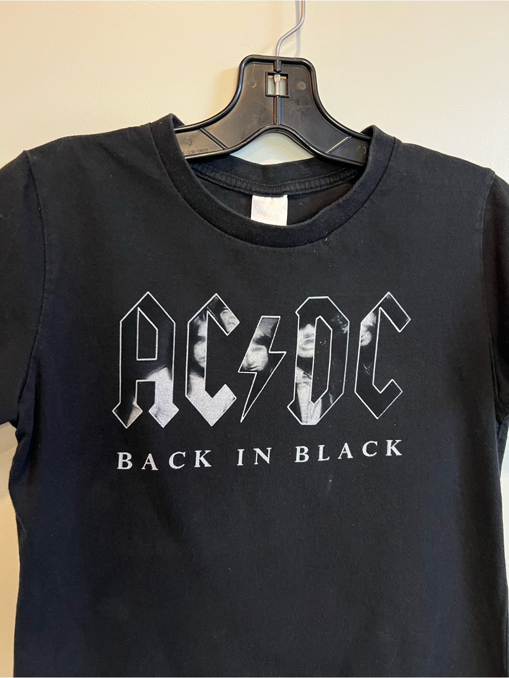 AC/DC Back In Black Graphic Band Tee Black Short Sleeve Crew Neck T-Shirt Medium - Picture 2 of 6